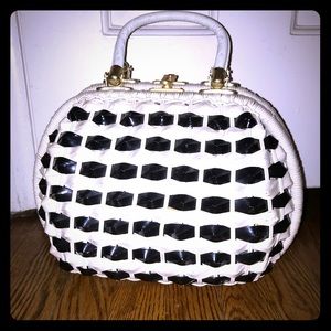 Retro handbag - black and white basket weave pat